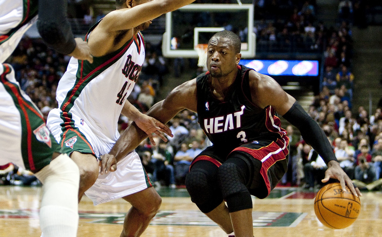 开云APP-韦德：在这个时代我也能成最顶级三分手 只是当时球队要求我突破