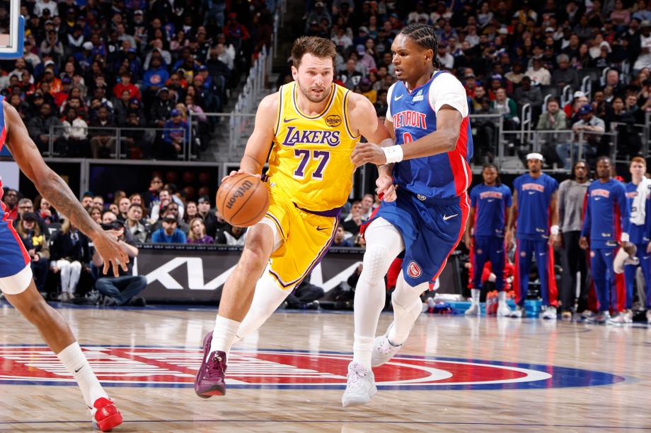 开云APP-东契奇空砍32+7+6 湖人惜败活塞9连胜遭终结